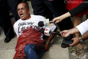 arrestado-protestas-embajada-cuba-washington-cubatey