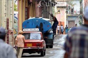 El 75 por ciento del territorio cubano se vio afectado por la sequía en el último año En la capital cubana, el Grupo de Enfrentamiento a la sequía de la provincia de La Habana inició hoy el suministro de agua a más de 82.000 personas a través de 137 vehículos estatales. EFE/Archivo