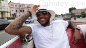 El jugador de la NBA Carmelo Anthony visita Cuba para analizar el auge del fútbol