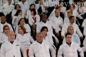 Cuba promete devolver puestos de trabajo a médicos emigrados que regresen