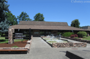 El Colegio Comunitario Umpqua tiene una plantilla de casi 3.000 estudiantes. (Umpqua Community College)