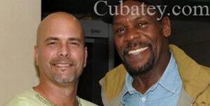 Danny Glover visita Cuba y se reúne con espía cubano