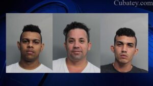 Tres hombres arrestados por usar skimmers de tarjetas de crédito