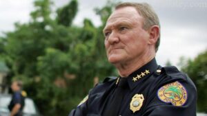 Muere ex jefe de la policía de Miami de cáncer pulmonar