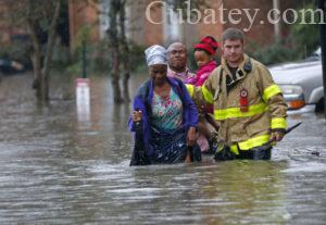 Tres muertos por inundaciones en Luisiana; miles rescatados