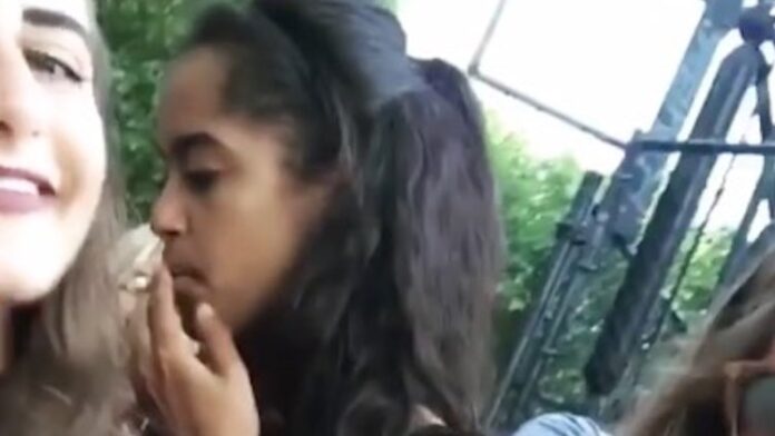 Malia Obama es captada en cámara fumando marihuana