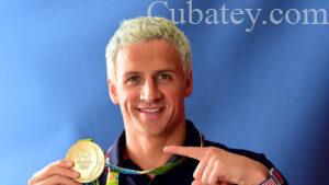 Ryan Lochte regresa a EEUU después de que una juez ordenará que se quedara en Brasil