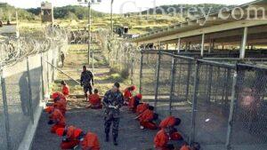 Quince prisioneros detenidos en Guantánamo enviados a los Emiratos Árabes Unidos